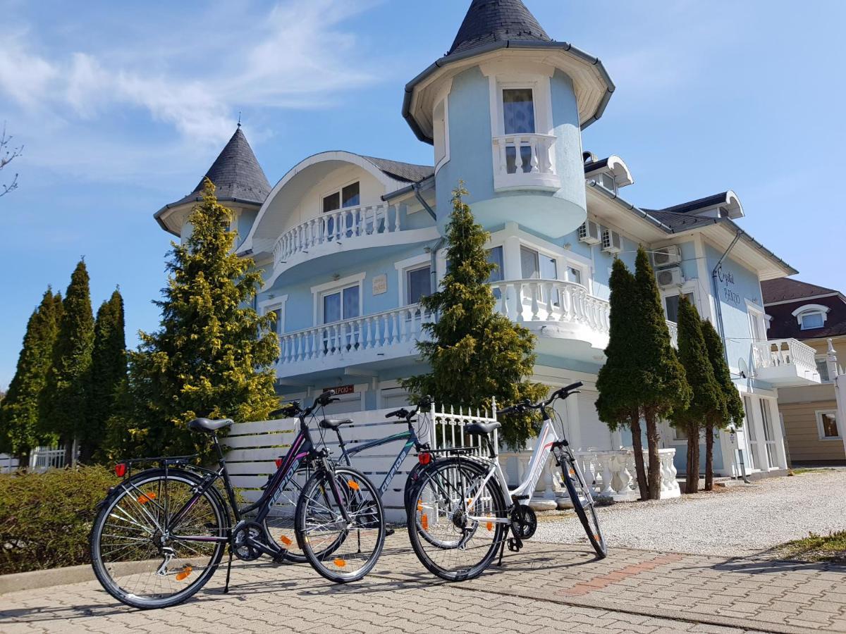 Crystal Es Susanne Panzio Bed and Breakfast Siófok Eksteriør billede