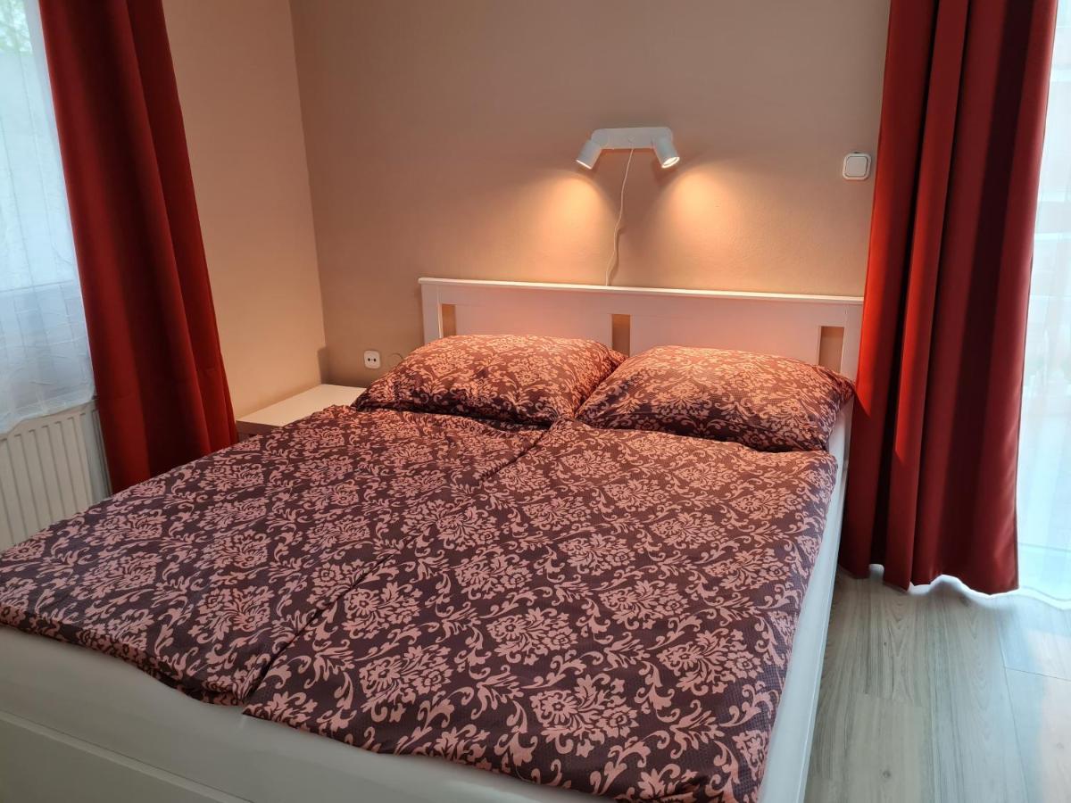 Crystal Es Susanne Panzio Bed and Breakfast Siófok Eksteriør billede