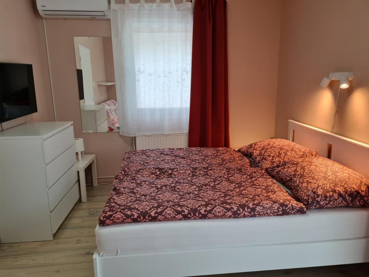 Crystal Es Susanne Panzio Bed and Breakfast Siófok Eksteriør billede