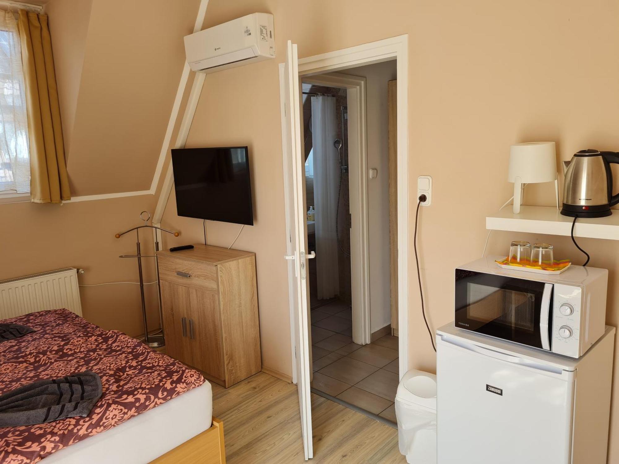 Crystal Es Susanne Panzio Bed and Breakfast Siófok Eksteriør billede