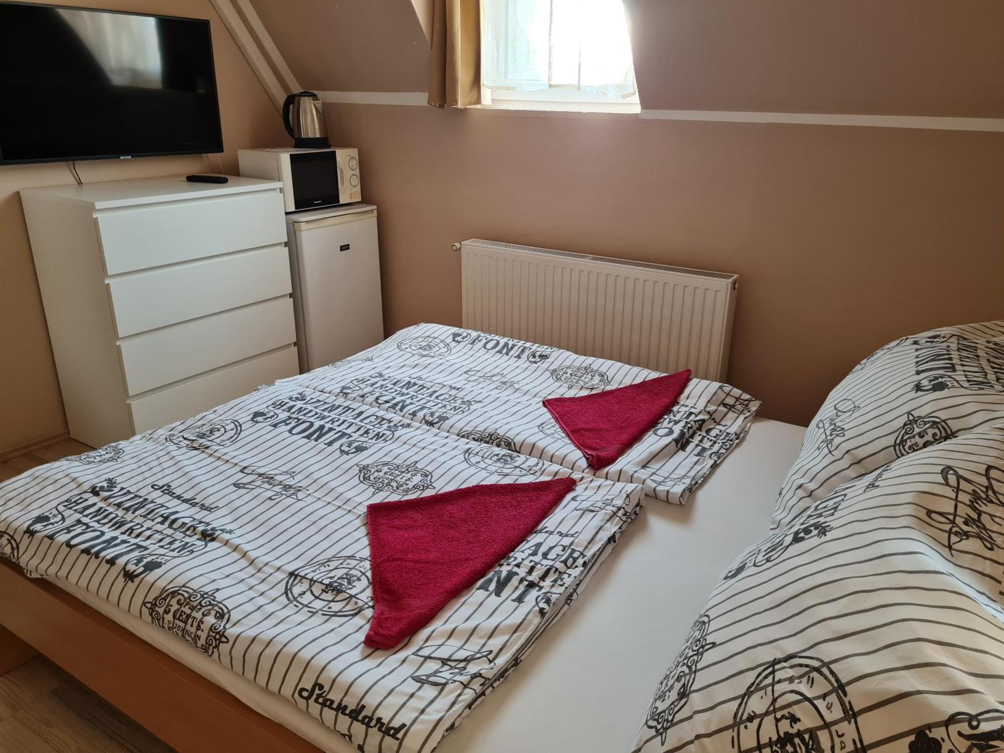 Crystal Es Susanne Panzio Bed and Breakfast Siófok Eksteriør billede