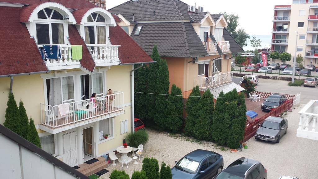 Crystal Es Susanne Panzio Bed and Breakfast Siófok Eksteriør billede